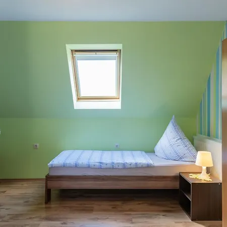 An Der Eichenallee, 35200 *